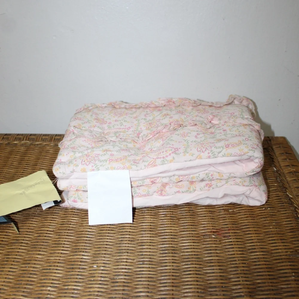 Williams Sonoma. Printed Floral Pattern Hand Quilting Ruched Sham.